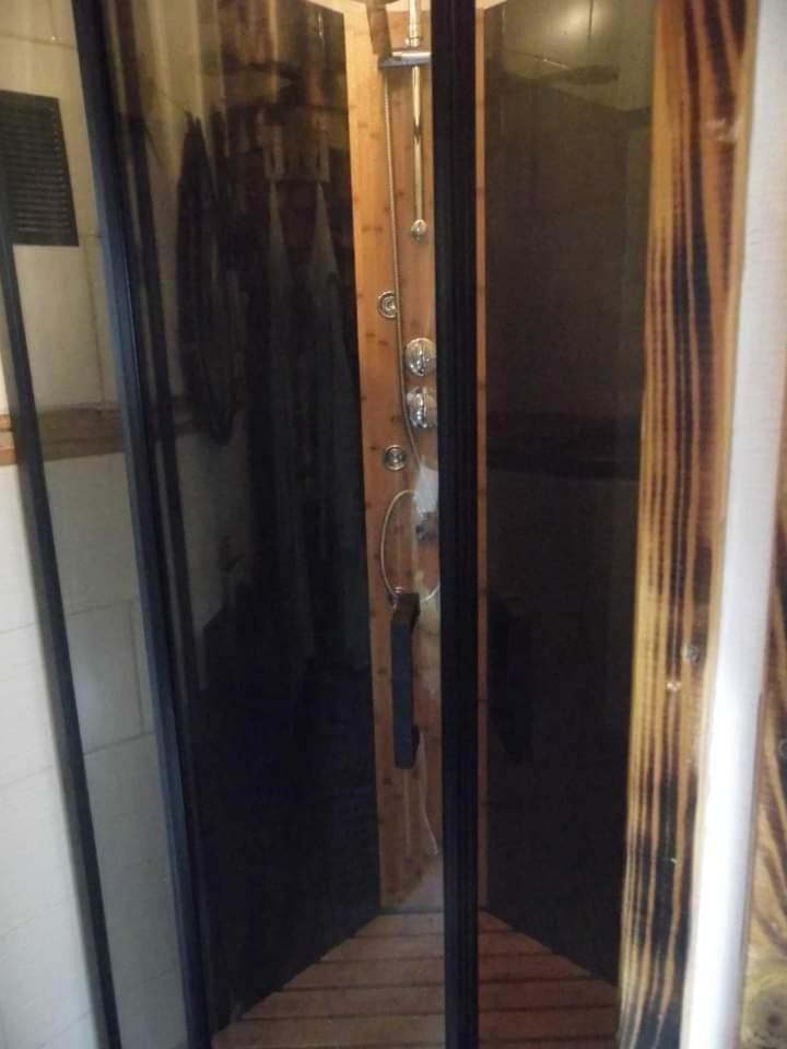 דול L'Histoire De L'Ouest , Jacuzzi Appartement מראה חיצוני תמונה