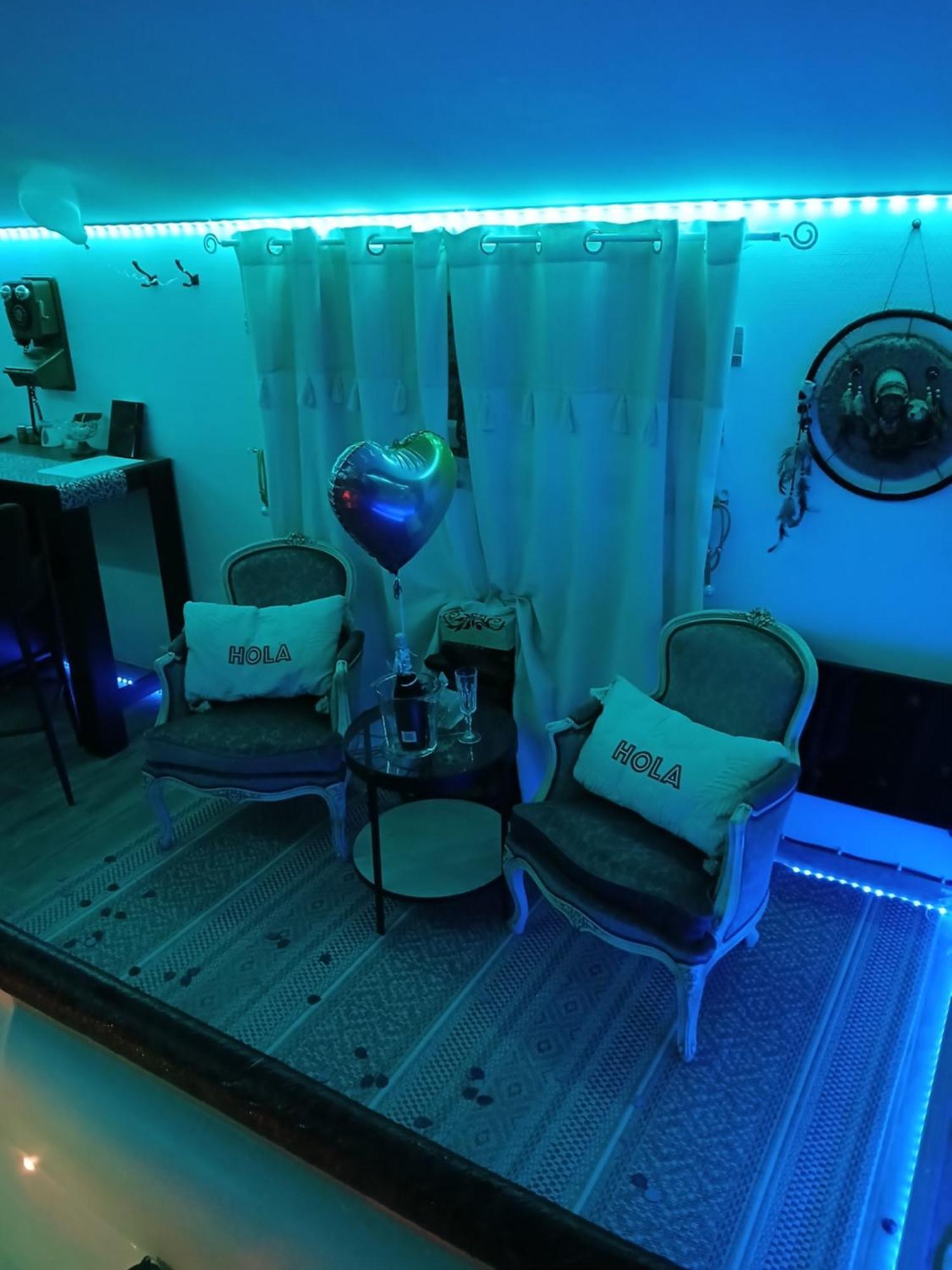 דול L'Histoire De L'Ouest , Jacuzzi Appartement מראה חיצוני תמונה